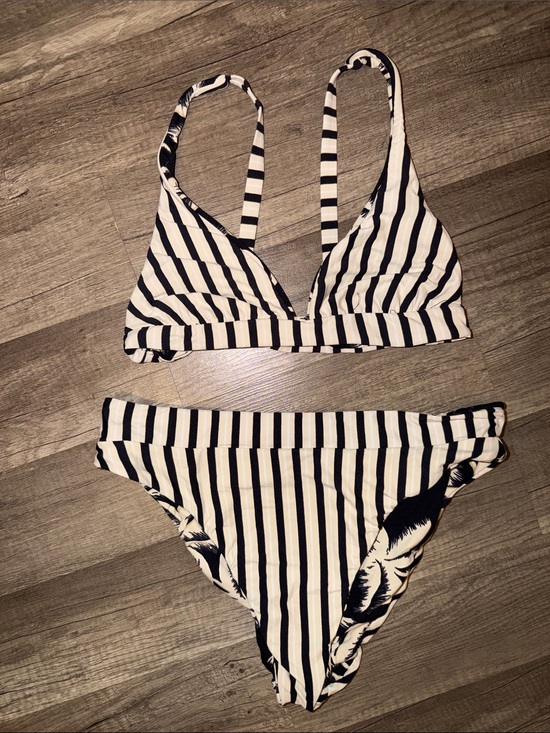 Billabong Other - Billabong Black and White Striped Tropical Bikini Set
